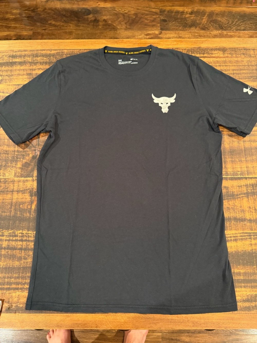 Under Armour Black Short Sleeve Tee with Light Gray Bull Emblem